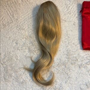 Blonde Wavy Hair Claw Clip Extension